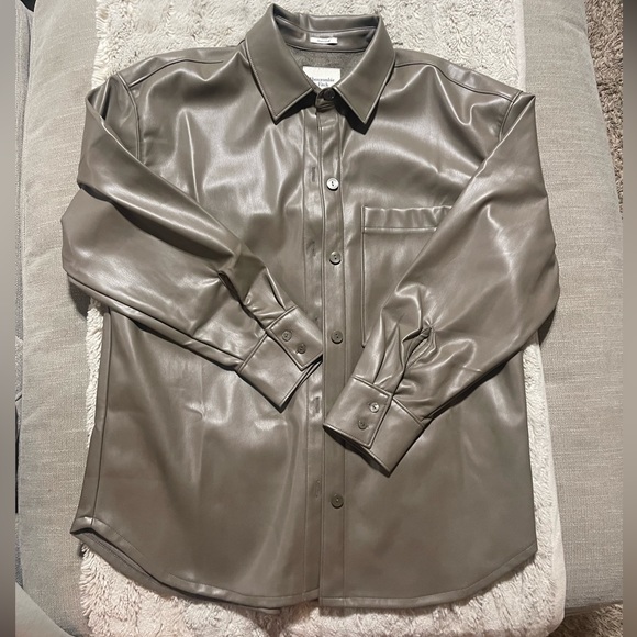 NWT Abercrombie & Fitch Oversized Vegan Leather Shirt - Picture 2 of 5